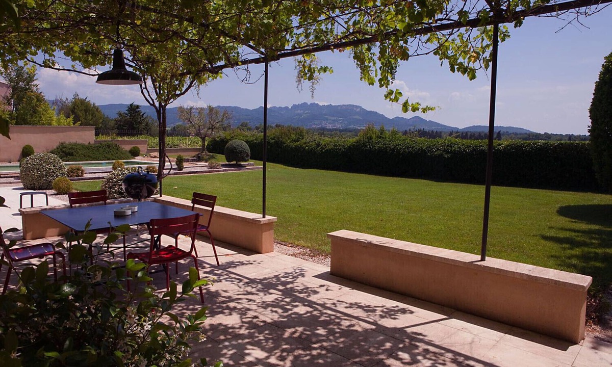 Violes House | In Violès, Vaucluse, luxury landhouse for your holiday, heated pool