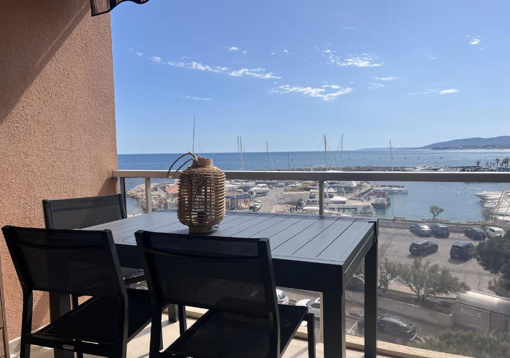 Frejus Port Apartment | Incroyable vue sur mer pour ce T2 avec cabine, Le Capitole