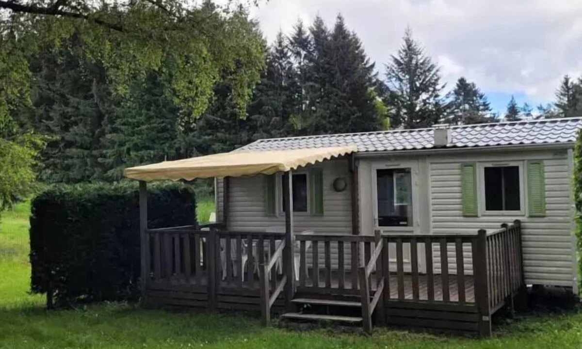 Champagnac-le-Vieux House | IRM2 Mobile Home: 3 Rooms, Sleeps 5