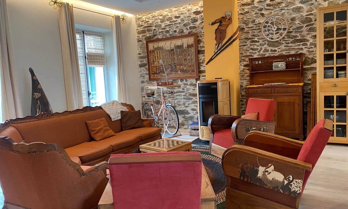 Bagneres-de-Luchon Apartment | Jasmine, pretty hat, summer pasture