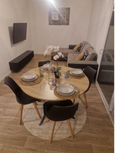 Le Pont-de-Claix Apartment | Joli T3 vue montagne - spacieux et cosy
