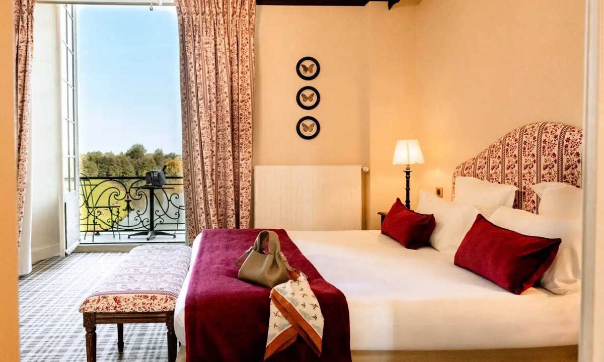 Ermenonville Apartment | Junior Suite for 2 People - Park View