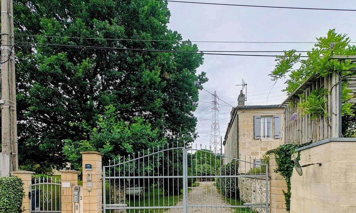 Latresne Apartment | Just 9 minutes from Bordeaux: a getaway along the Garonne River at the 4-star Latresne vacation rental