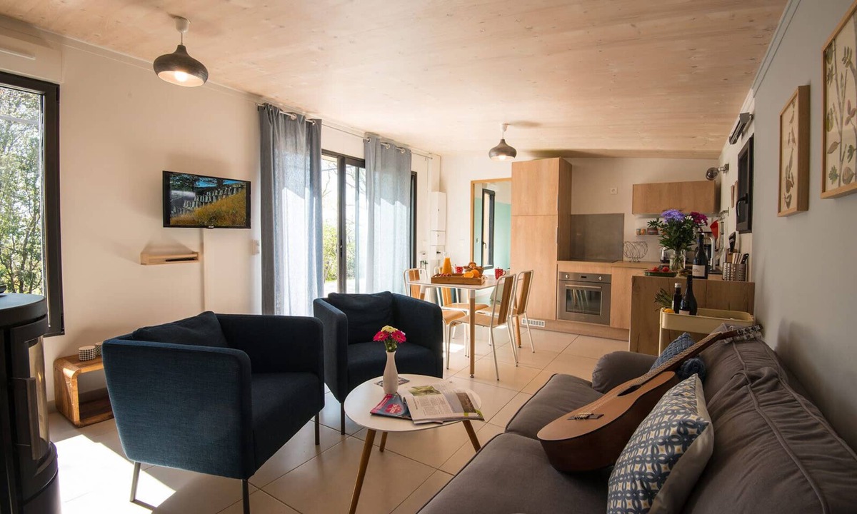 Payzac House | L'ôlive, 4-person gîte with swimming pool