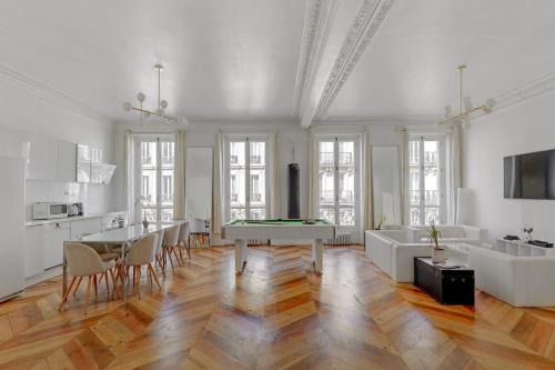 Quartier de Rochechouart Apartment | L'Atelier Haussmann, close to Galeries Lafayette