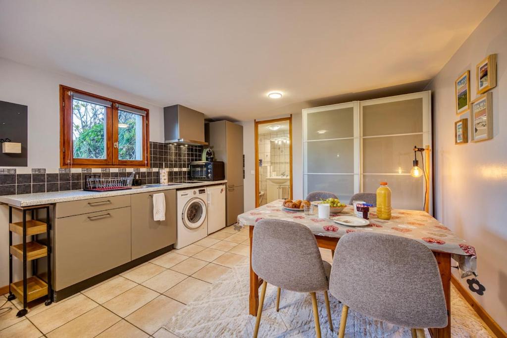 Echenevex Apartment | L'Échaye Central and Comfort 20 min from Geneva