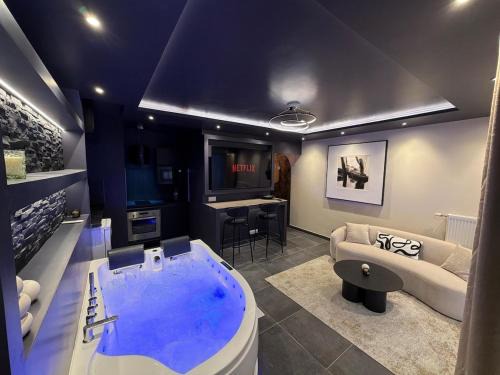 Champlan Apartment | L'Écrin Beige - Immersive suite with private Jacuzzi