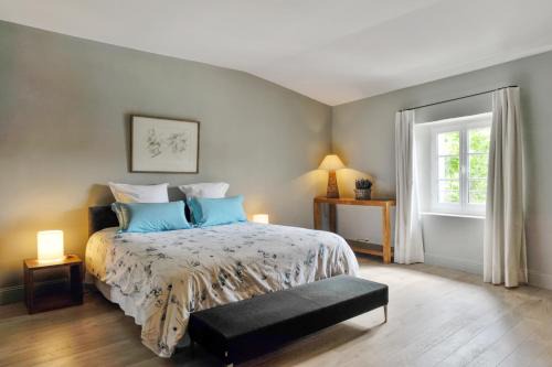Eygalieres Hotel | L'Oiseau Qui Chante