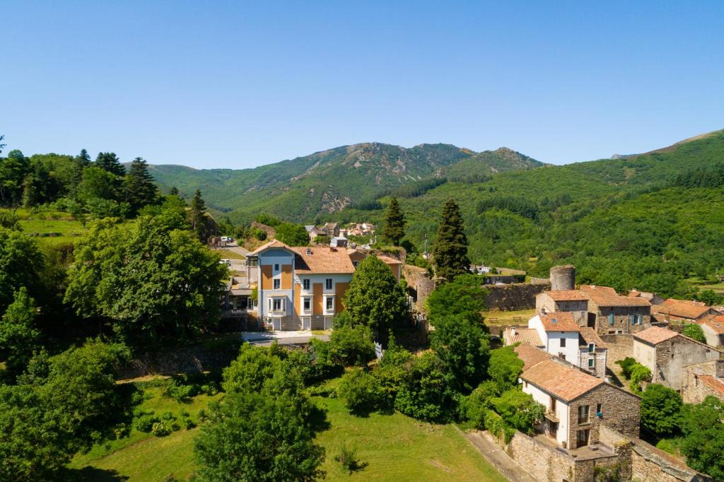 St Gervais sur Mare Hotel | L'Ortensia