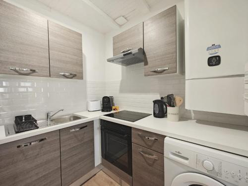 Brive-la-Gaillarde Apartment | L'Ovalie, central et chaleureux