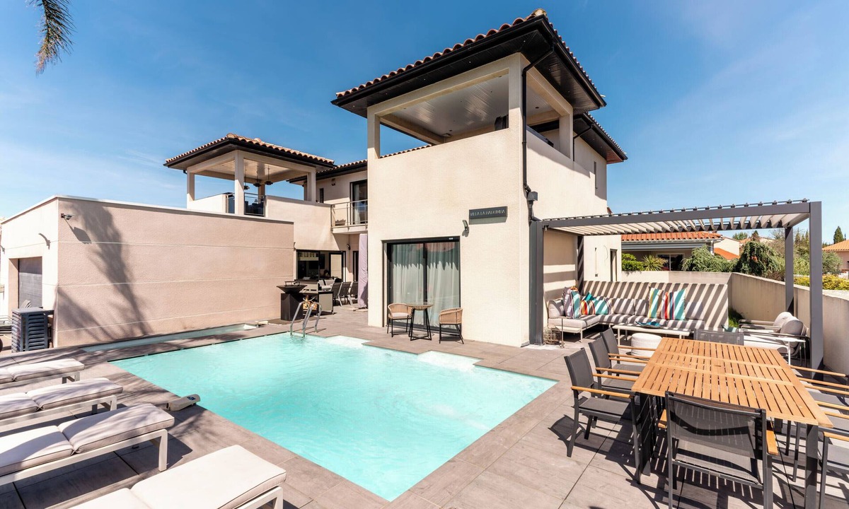 Saleilles Villa | La Badoumba · Heated Pool & Jacuzzi