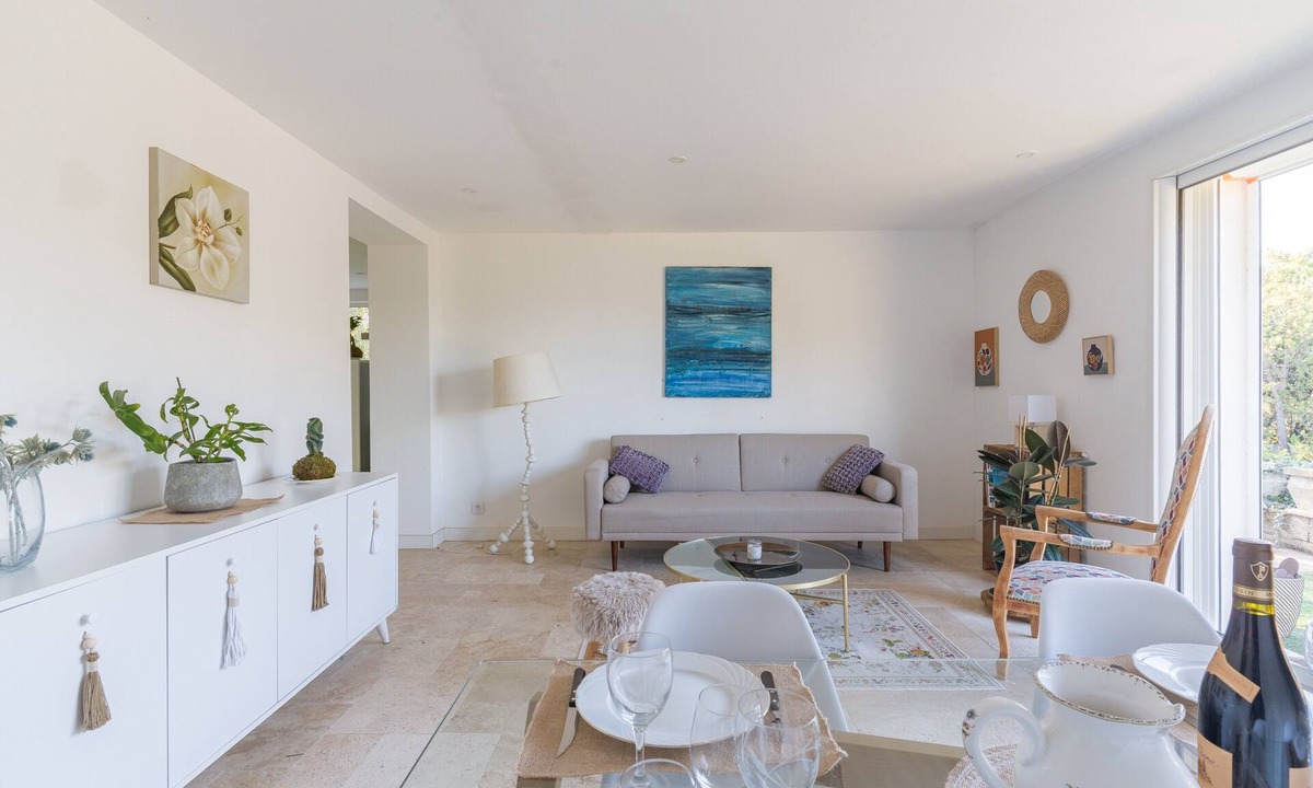 La Bastidonne Apartment | La Bastidonne: Peaceful Retreat with Private Pool in the Heart of the Luberon
