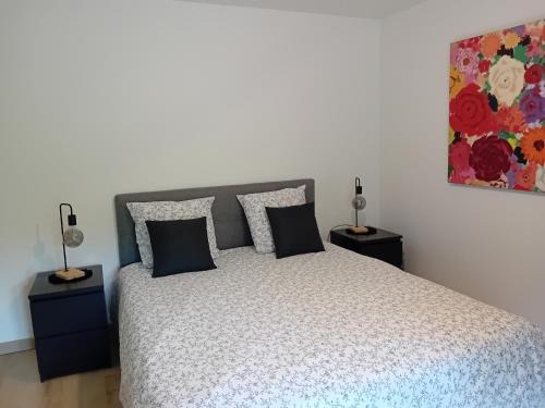 Ahun Bed & Breakfast | La Bergerie de Chantemille - Chambre d'hôtes familiale les Dahlias - jacuzzi, piscine