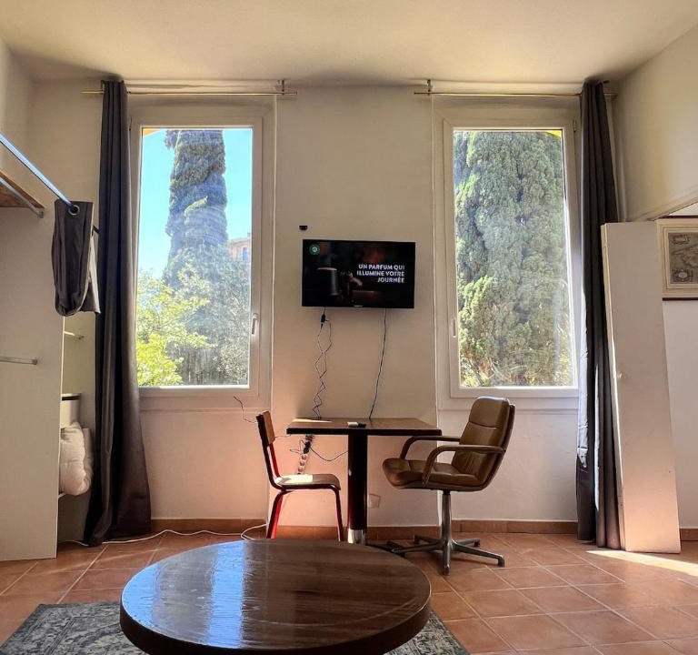 Notre-Dame du Mont Apartment | La Bohème Cours Julien - Clim