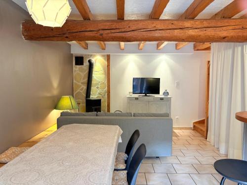 Savignac-les-Ormeaux House | La Brillance