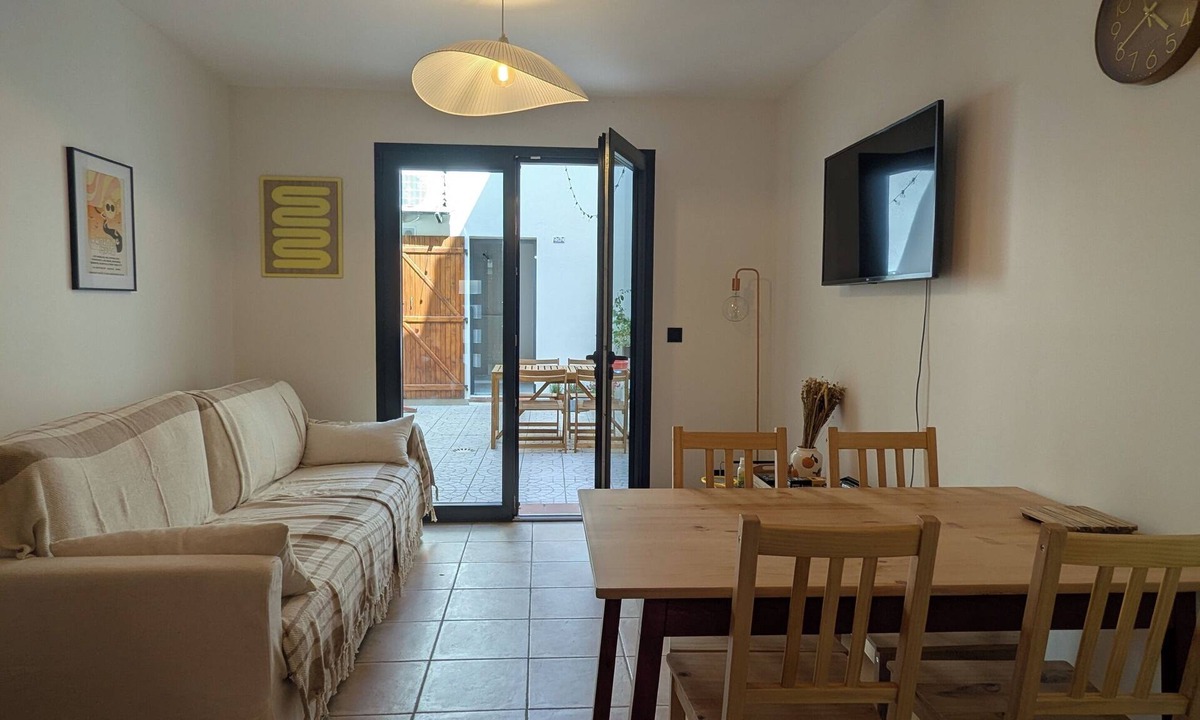 Le Chateau House | La Caseta - quiet village house, 3 bedrooms, 10min from the beach