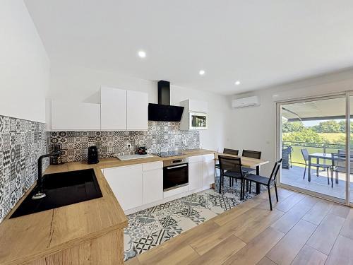 Chavanoz Apartment | La Colline