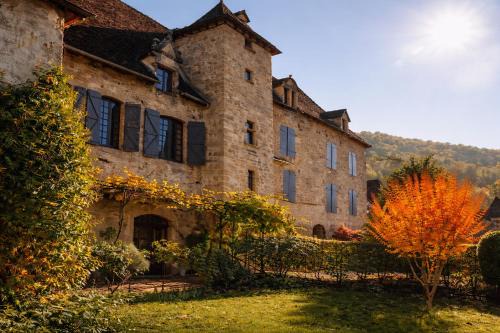Autoire House | La Couple, Séjour à deux au Château d'Autoire, studio de charme, tonnelle, vue vallée et village
