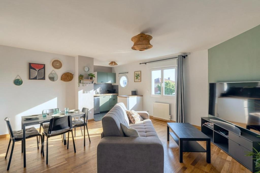 Saint-Maurice-de-Beynost Apartment | La Douce Escale - T2 - Saint Maurice de Beynost