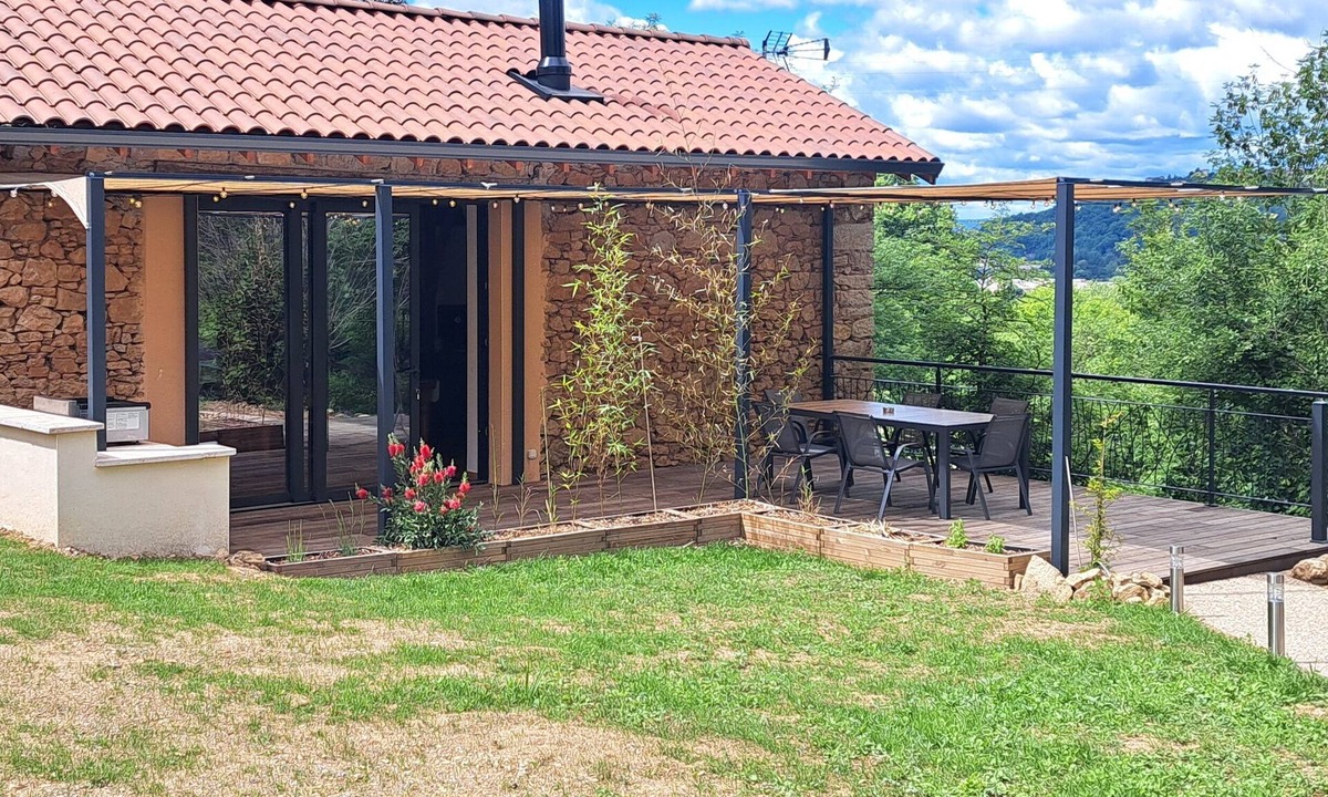 Lentillac-Saint-Blaise House | La Grange du Silence, family-run, renovated and just a few minutes from Figeac.