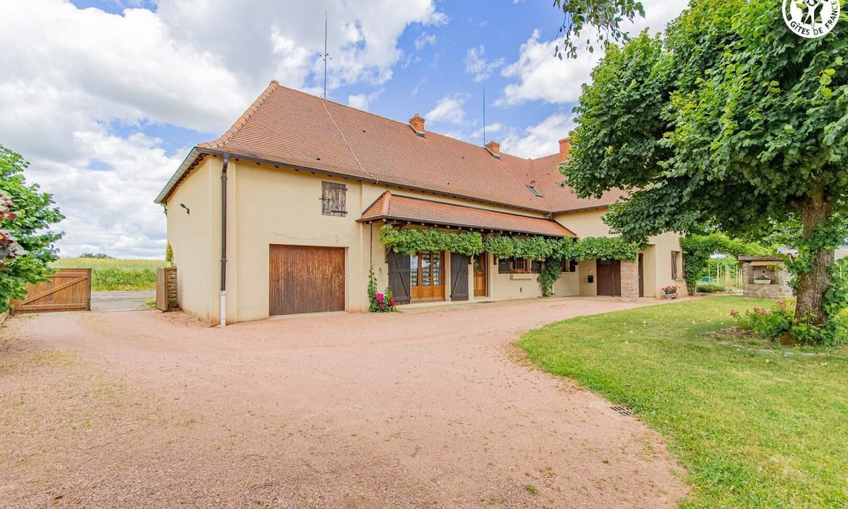 Dompierre-les-Ormes House | La Guinguette - Dompierre-les-Ormes