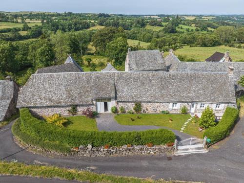 Alpuech Bed & Breakfast | LA LONGÈRE - Chambres et table d'hôtes