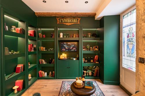 Cremieu Apartment | La Maison de l'Apothicaire - Un refuge enchanté avec balnéo en hyper-centre