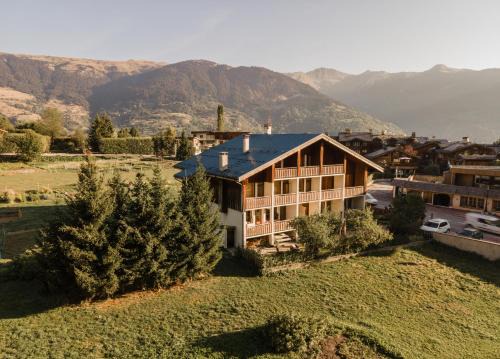 Le Praz Hotel | La Maison Hôtel Les Peupliers