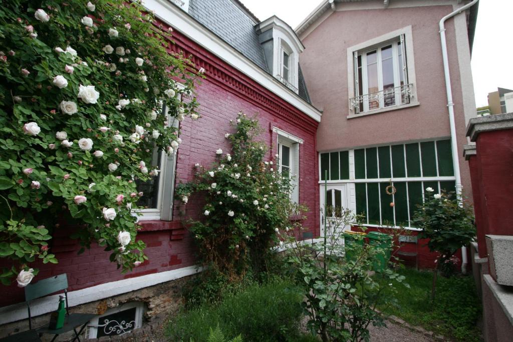 Gare Bed & Breakfast | La Maison Rouge