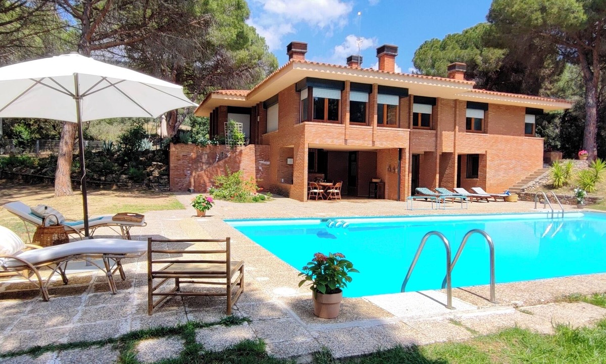 Canoves Villa | La Torre de La Garriga, 30 minutes from Barcelona. Villa with swimming pool and barbecue.