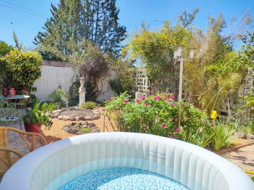 Trets House | La Vie Est Belle, Chambre privée dans une villa