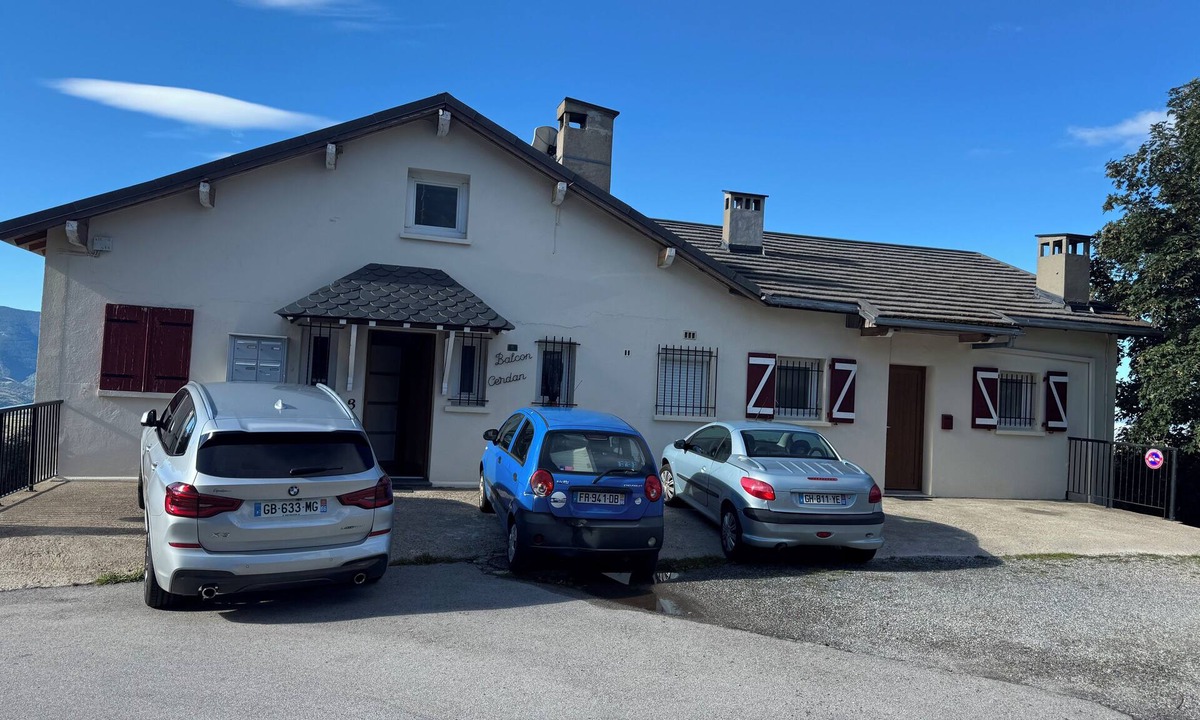 Font-Romeu-Odeillo-Via Apartment | Large cosy 3 bedroom apartment Font-Romeu Hyper Centre with view and balcony