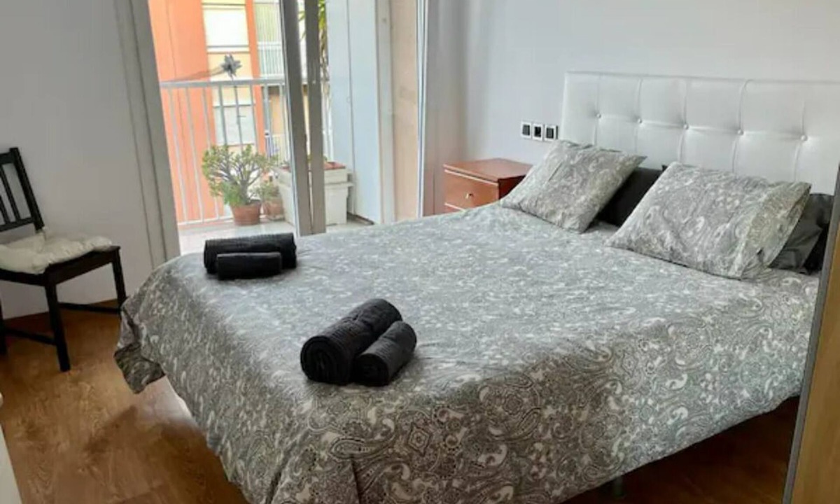 El Port Apartment | Large Apartment Near Fira and City Center