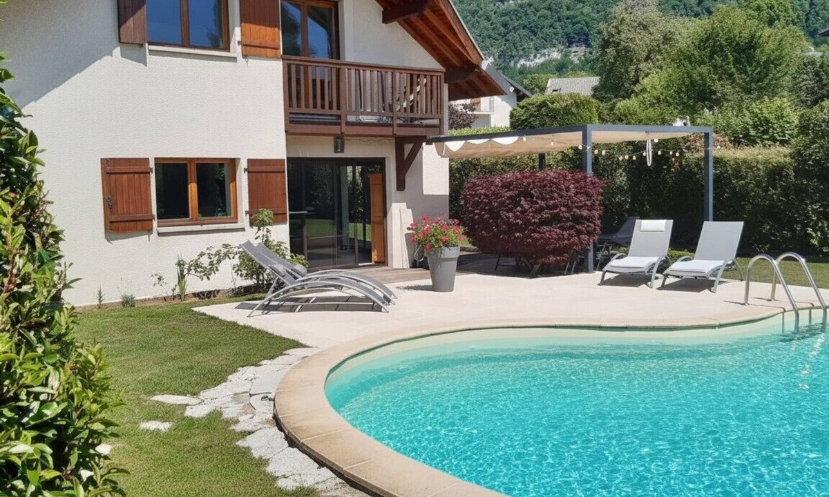 Quintal House | Large house with swimming pool just outside Annecy, ideal for a relaxing vacation
