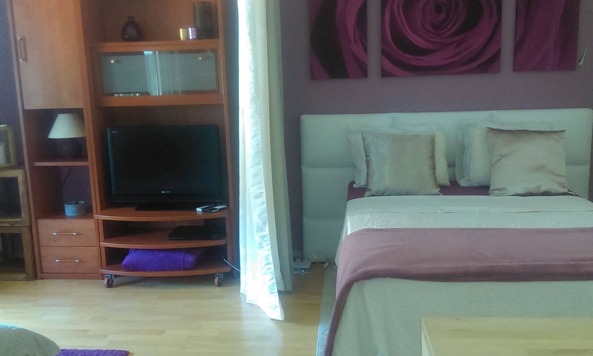 Roquebrune-Cap-Martin Apartment | Large studio near the sea (400m.) And all the shops