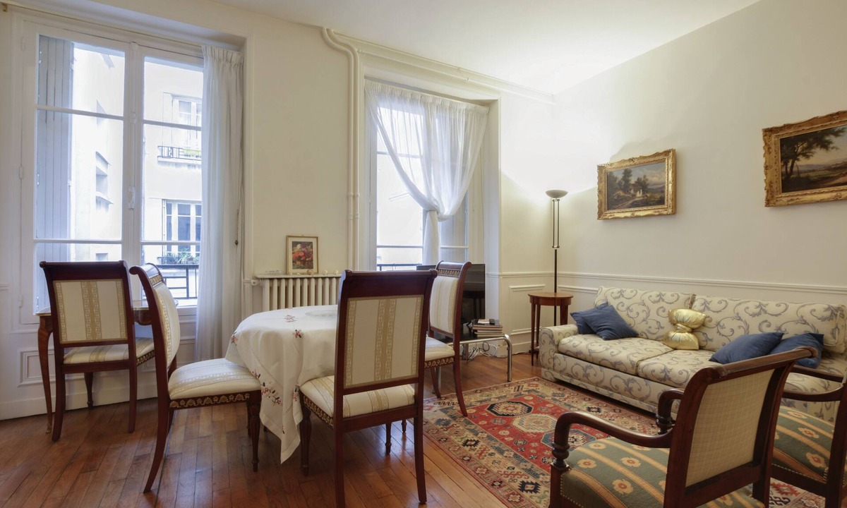 Paris City Center Apartment | Large studio - Palais Royal - Louvres