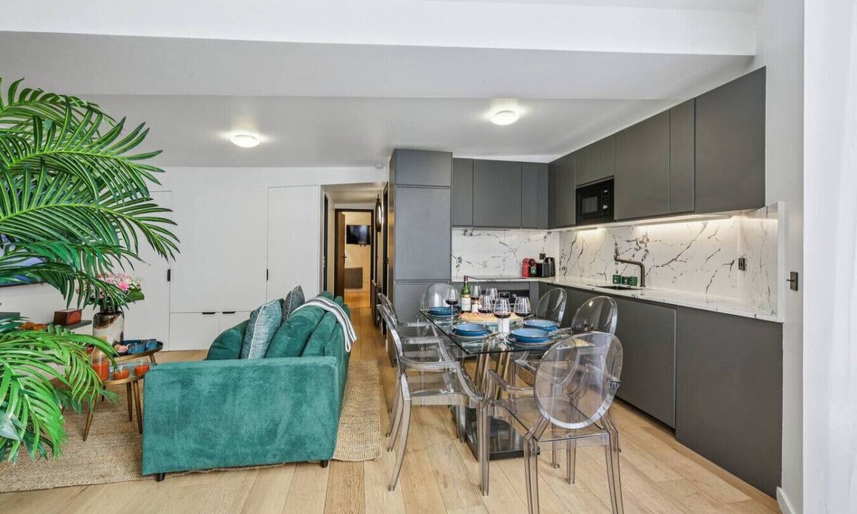 Saint-Germain-des-Pres Apartment | Lavie Maison : jacuzzi Saint Germain