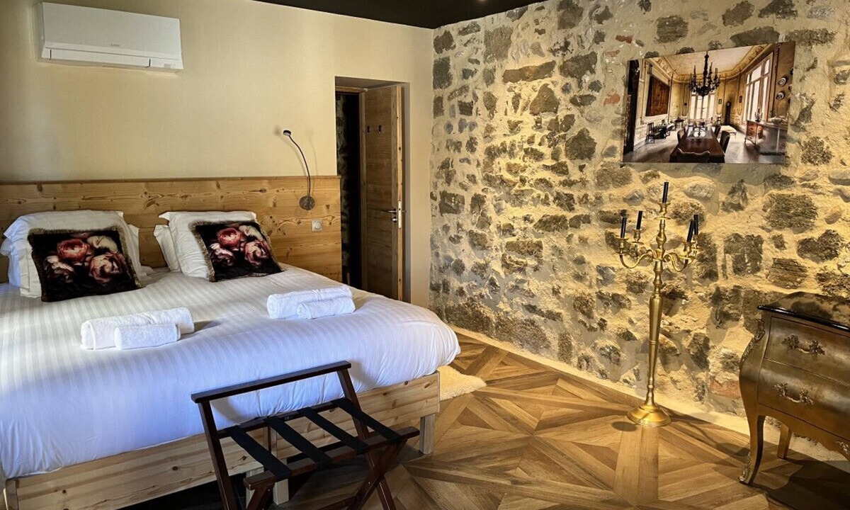 Langeac Bed & Breakfast | Le 19 - Chambre Chapelle 43m2 | Centre Historique | Clim