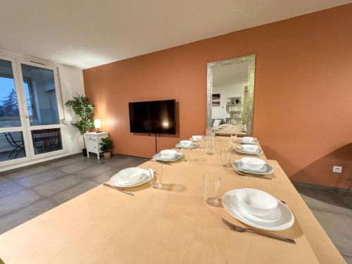 Bron Apartment | Le Bohème Roosevelt - T4 tram Eurexpo-OL Valley