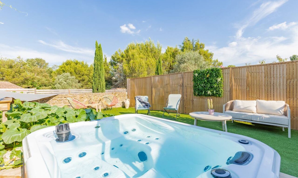 Villalbe Apartment | Le Clos des Plaisirs - Studio avec jacuzzi privé