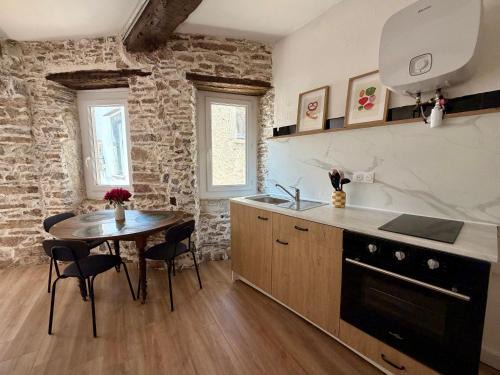 Saint-Pons-de-Thomieres Apartment | Le Cocon des pierres du Jaur
