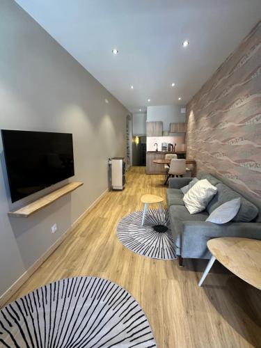 Le Bourg-d'Oisans Apartment | Le Col Getaway Virage 1