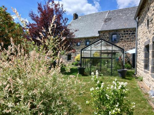 Saint-Pierre-le-Chastel House | Le Coudi