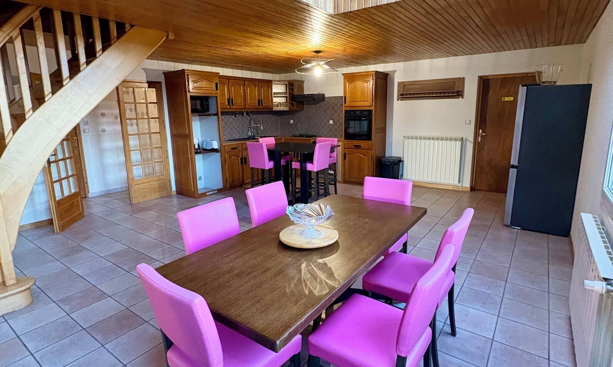 Saint-Sauveur-de-Peyre Apartment | Le Gîte du Roc: spacious gîte for 8/10 people