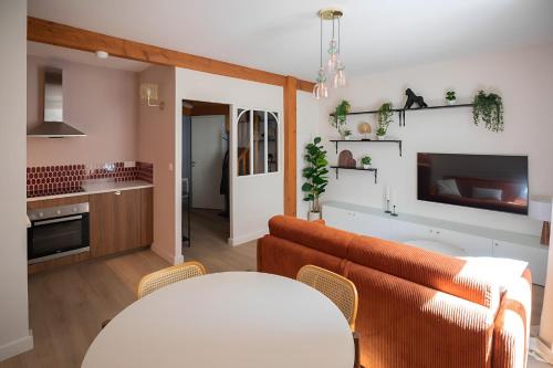 Cremieu Apartment | Le Jungle - Nid douillet & Place de parking privé