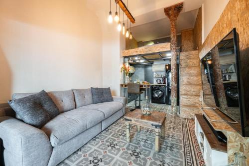 Liberation Apartment | Le Loft - Un Voyage Urbain au Coeur de la Ville