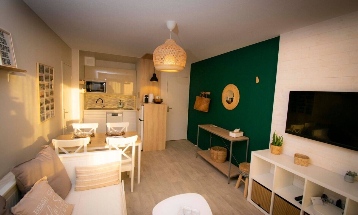 Courseulles-sur-Mer Apartment | Le Patio in Juno Beach, 100 m from the sea - Parking - Wifi - Cos