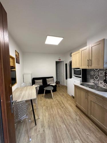 Bagneres-de-Luchon Apartment | Le Refuge Thermal - T2 centre Luchon, RDC, idéal pour cure thermale, Wi-Fi