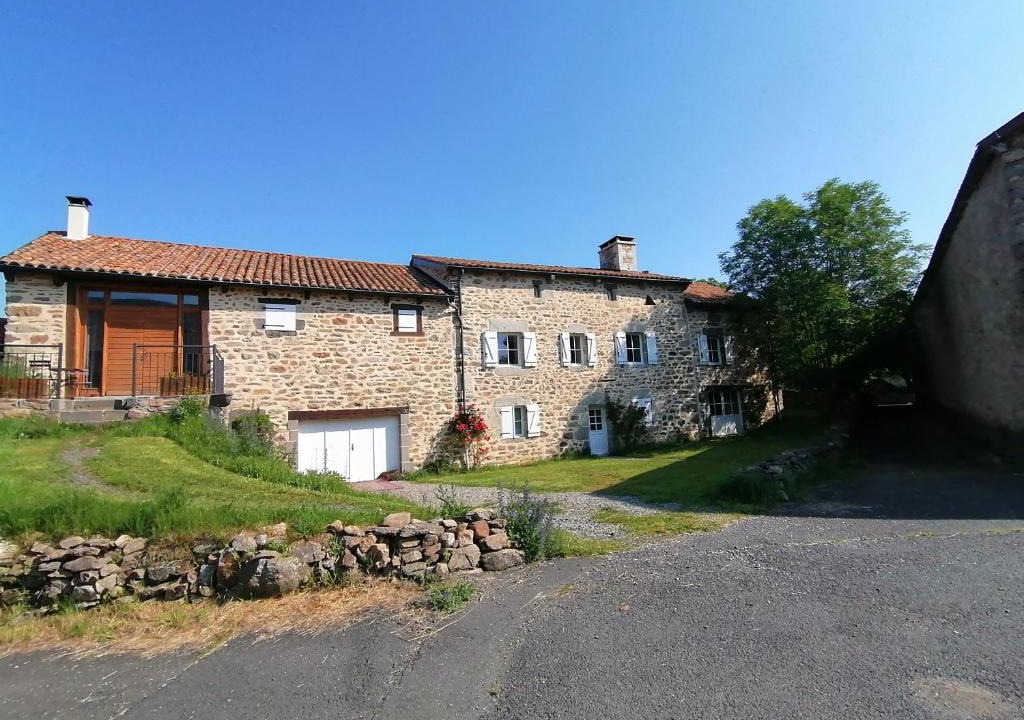 Anglards-de-Saint-Flour Apartment | Le Relais d'Anglards