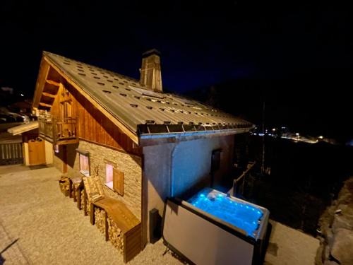 Mont-de-Lans Ski Chalet | Le Tout Schuss Chalet, SPA Privé, piste de ski à 100m